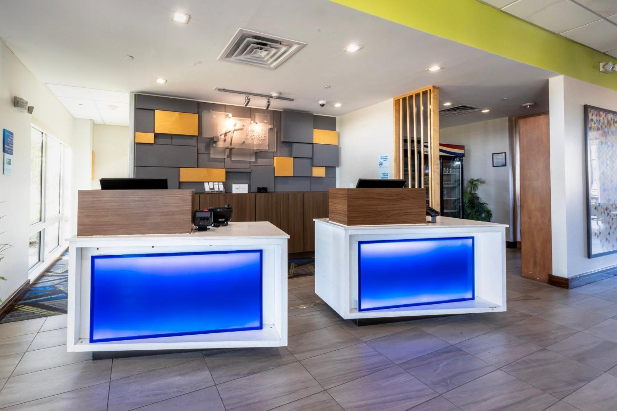 Holiday Inn Express & Suites Dallas Ne Arboretum Garland Dış mekan fotoğraf