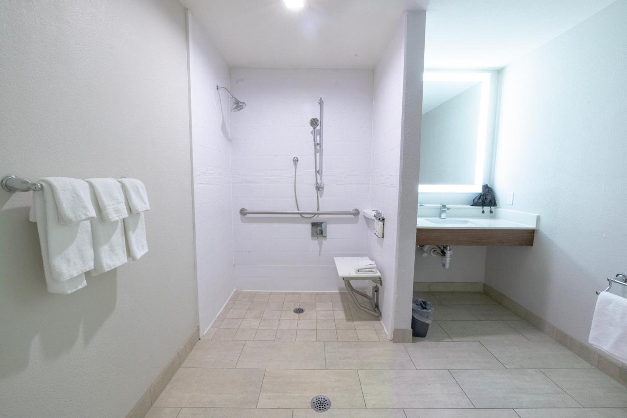 Holiday Inn Express & Suites Dallas Ne Arboretum Garland Dış mekan fotoğraf